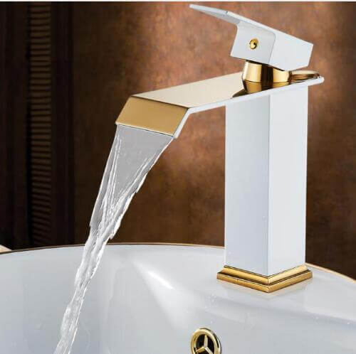 Gold und Weiß Farbe Wasserfall Wasserhahn Großes Badezimmer Wasserhahn Badezimmer Waschbecken Wasserhahn Mixer Wasserhahn heiß und kalt Waschbecken Wasserhahn