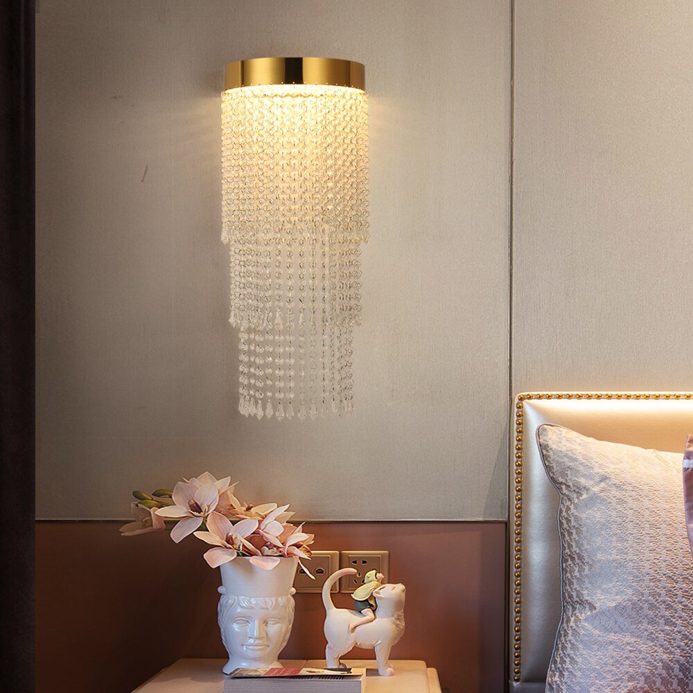 Lampe murale de chevet moderne et créative en cristal doré Lampe murale à led pour chambre à coucher Scones muraux d'intérieur en cristal Lustre