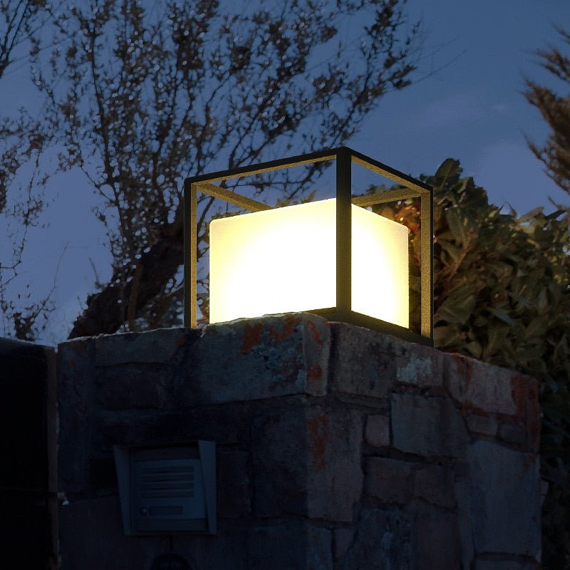 モダンな屋外ソーラーライトガーデンライト街路灯ガーランド芝生ライト防水コラムヘッドライトヤードパス風景照明