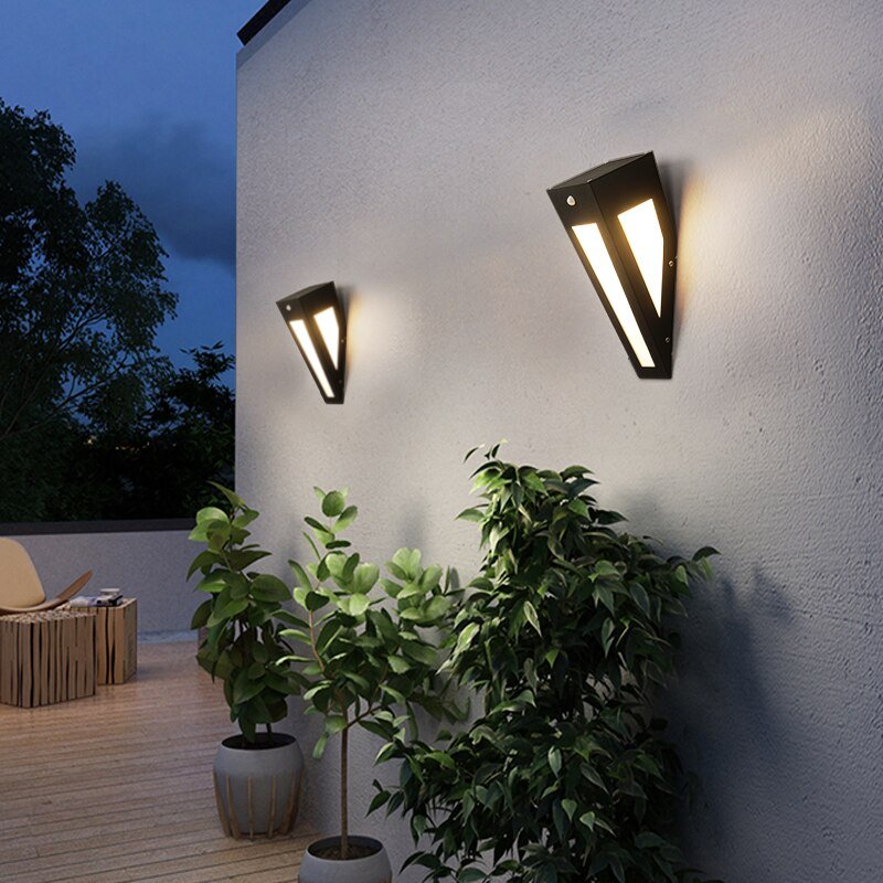 Luz de pared solar moderna Lámpara de pared de jardín al aire libre Electricidad a prueba de agua Sensor de cuerpo humano Iluminación de pared Patio Luz de porche