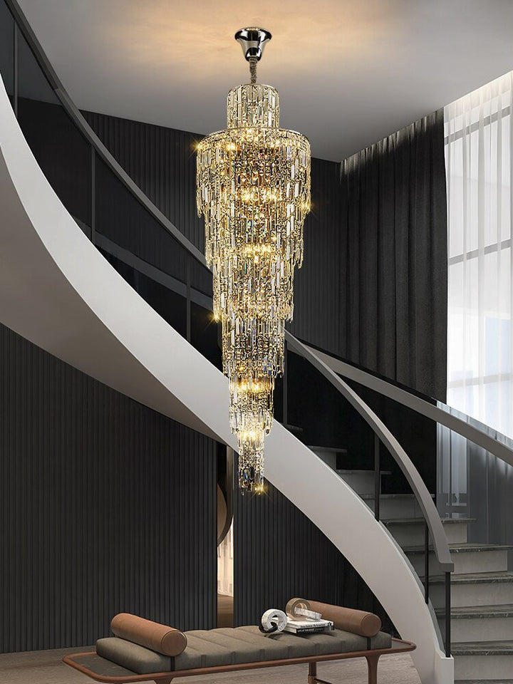 Villa Wohnzimmer Kristall hohe Decke große lange Kronleuchter Licht Lampe Treppe