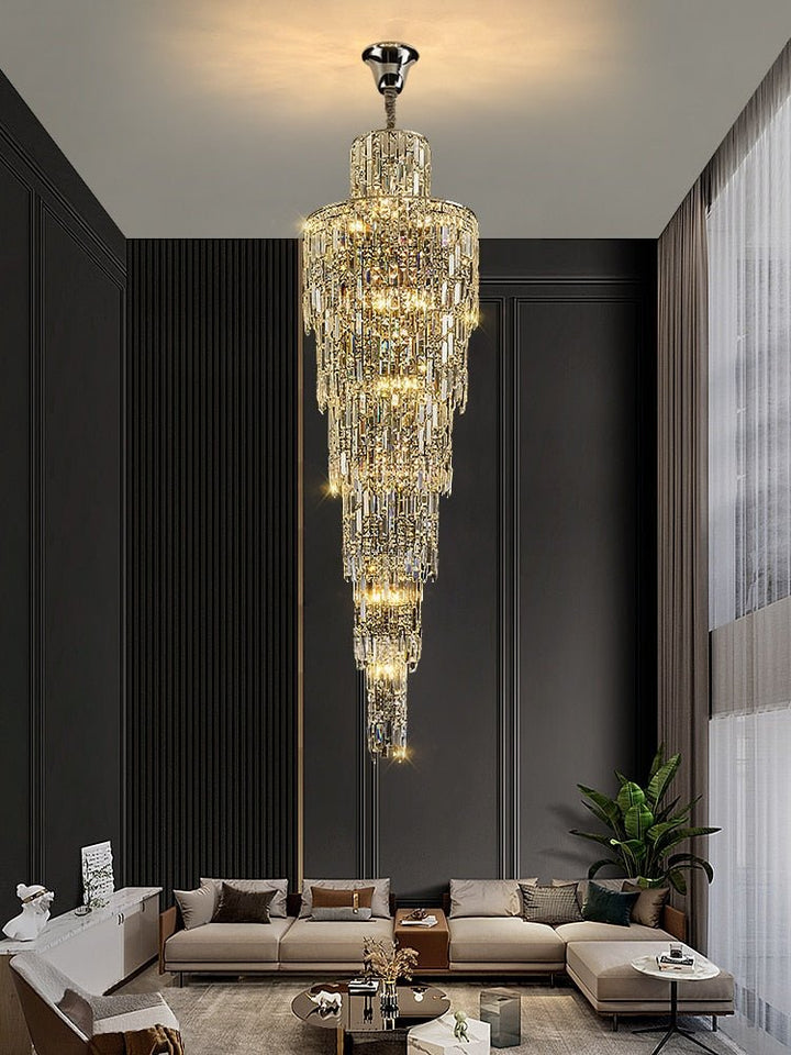 Villa Wohnzimmer Kristall hohe Decke große lange Kronleuchter Licht Lampe Treppe
